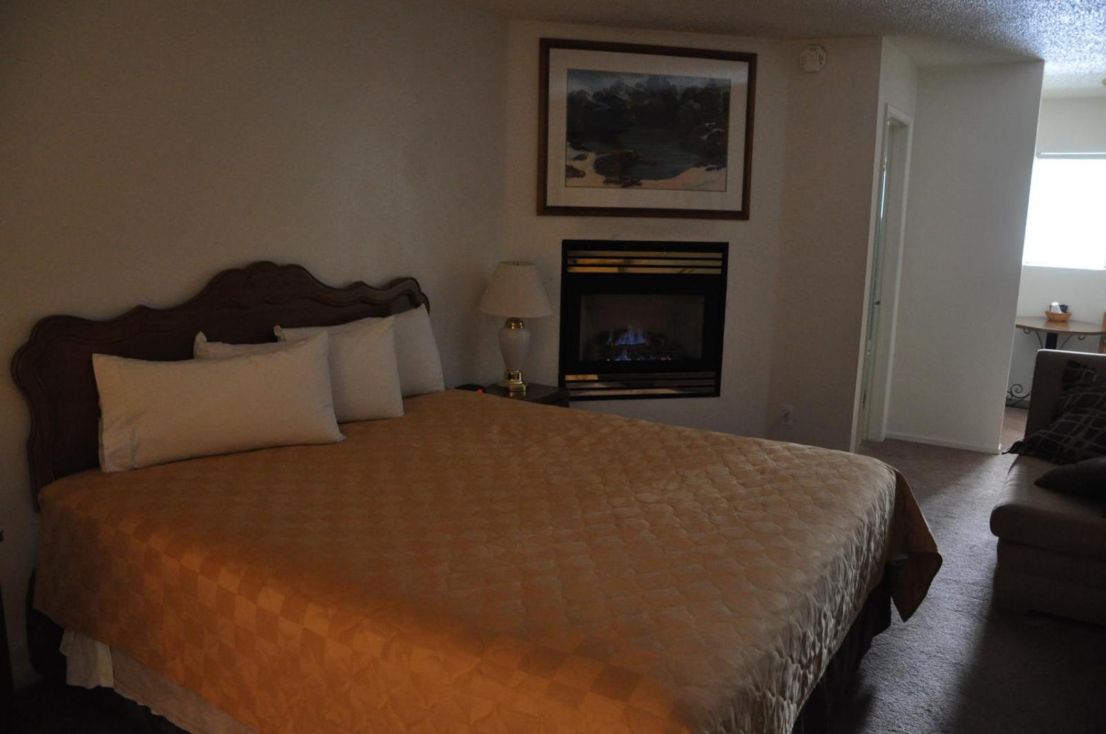 Cedar Inn & Suites