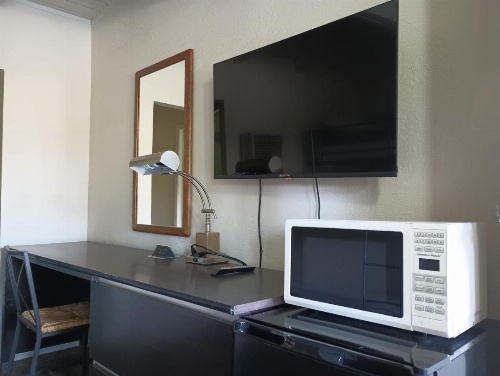 Cedar Inn & Suites image 10