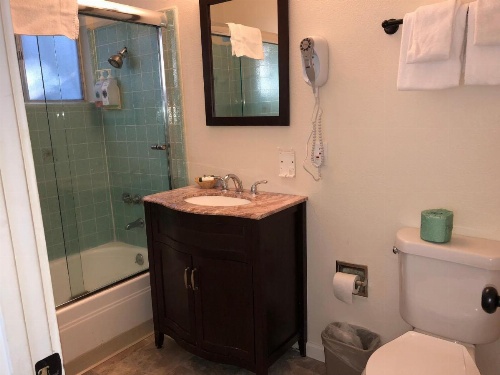 Cedar Inn & Suites image 16