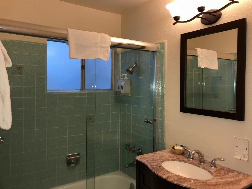 Cedar Inn & Suites image 17