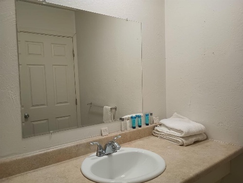 Cedar Inn & Suites image 2