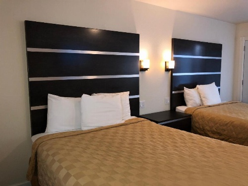Cedar Inn & Suites image 18