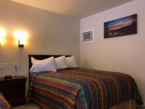 Cedar Inn & Suites image 20
