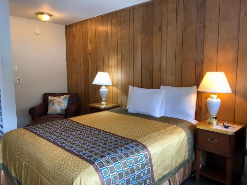 Cedar Inn & Suites image 24
