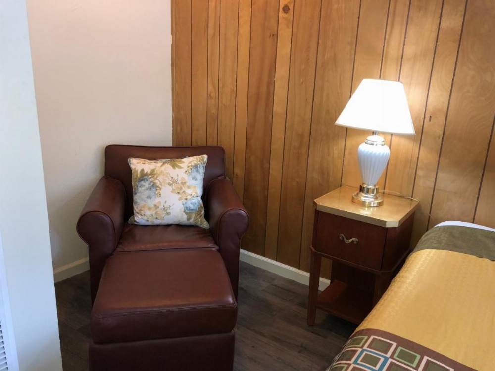 Cedar Inn & Suites Image 27