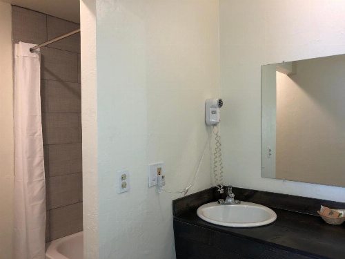 Cedar Inn & Suites image 30