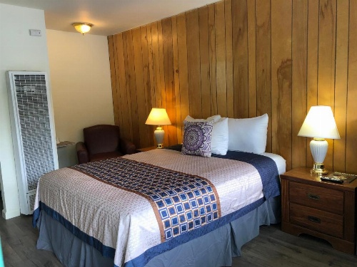 Cedar Inn & Suites image 33