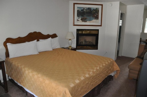 Cedar Inn & Suites image 45